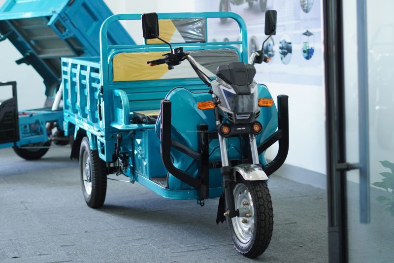 High-Capacity Electric Dumper Tricycle for Efficient Cargo Transport 3