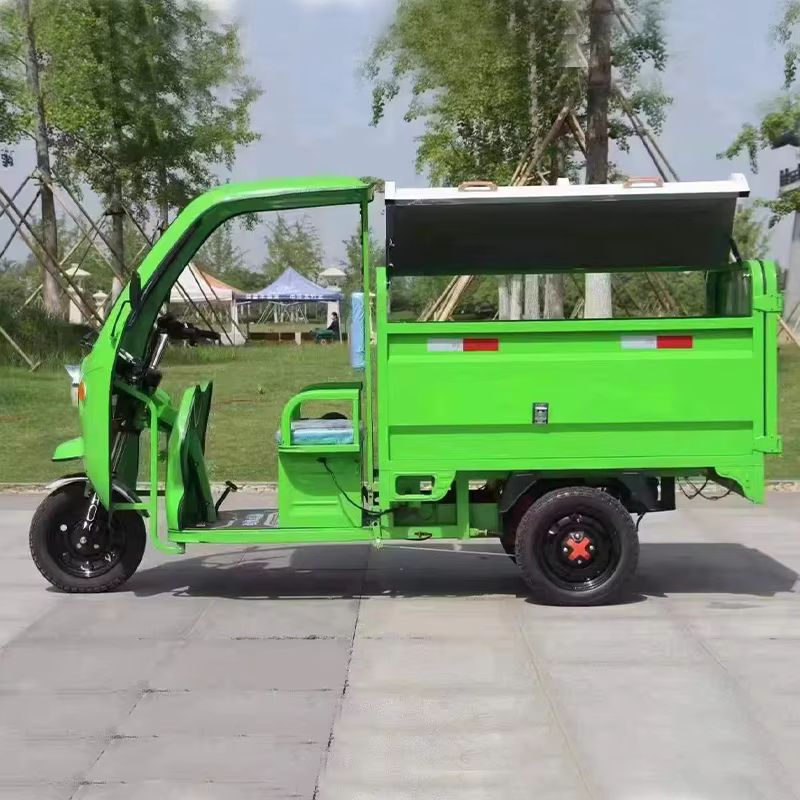 Electric Three-Wheeled Sanitation Truck for Efficient Waste Management 2